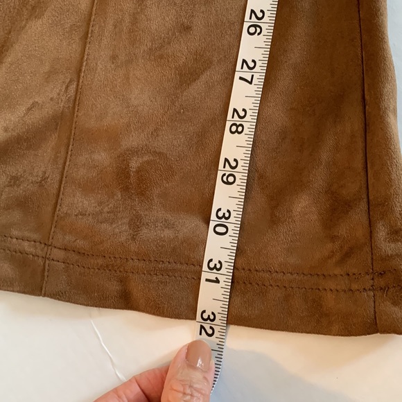 ELAN. Faux Suede camel brown bell bottoms. Zipper on side. - Picture 13 of 13